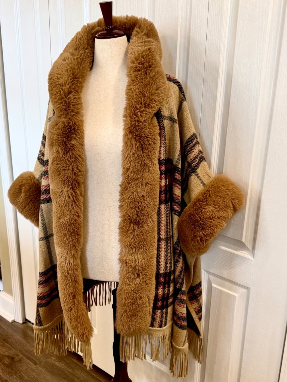 Woman's Plaid & Faux Fur Coat, Jacket, One-Size, Hooded, Gorgeous